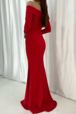 Kırmızı İthal Krep Kumaş Carmen Yaka Yırtmaç Detay Uzun Abiye Elbise