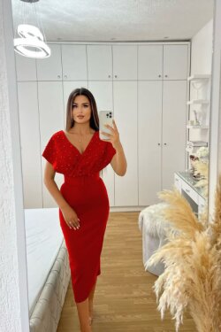 Kırmızı Kemerli Scuba Kumaş İnci Detaylı Midi Elbise