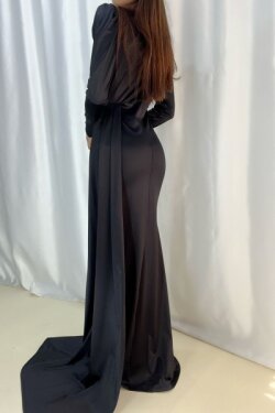 Siyah Prenses Kol Detay Uzun Kollu Yırtmaçlı Saten Uzun Abiye Elbise