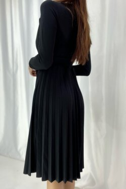 Siyah Uzun Kollu Krep Kumaş Pliseli Kemerli Midi Elbise