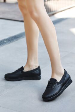 Siyah Laxi Cilt Bağcıklı Spor Ayakkabı