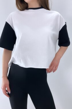 Beyaz Kol Siyah Detay Salaş Crop Tişört