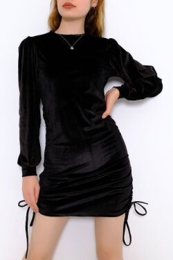 Siyah Yanı Büzgülü Kadife Mini Elbise