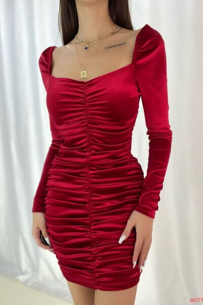 Kırm�ızı Kadife Kumaş Uzun Kollu Büzgülü Mini Elbise