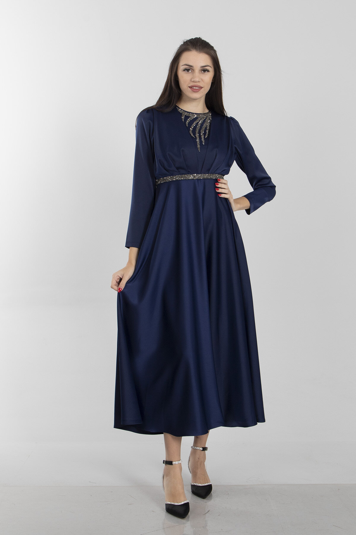 Ardanewline Lacivert Uzun Kol Taş Detaylı Saten Kloş Abiye Elbise