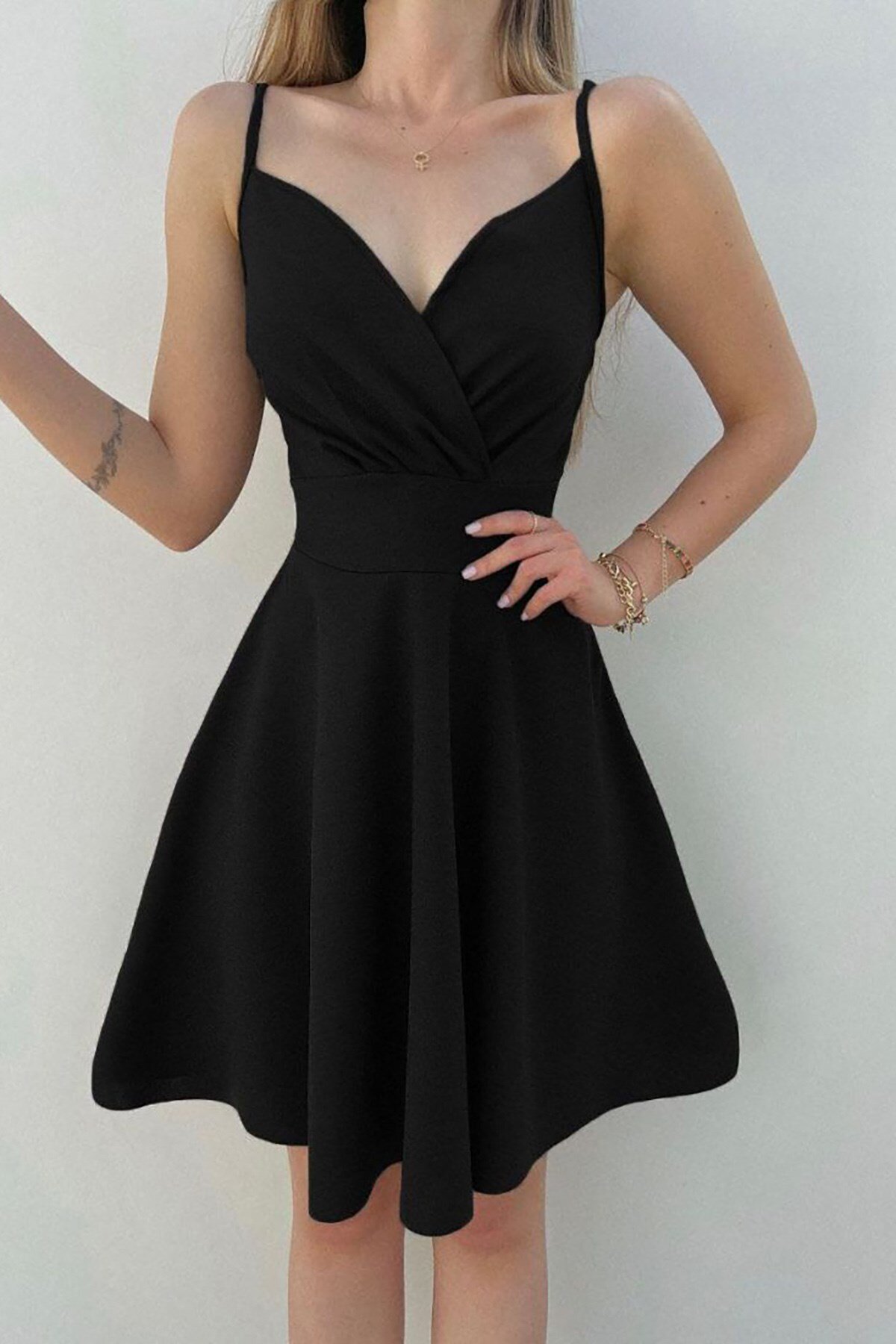Deafox Siyah Krep Kumaş İnce Askılı Mini Kloş Elbise