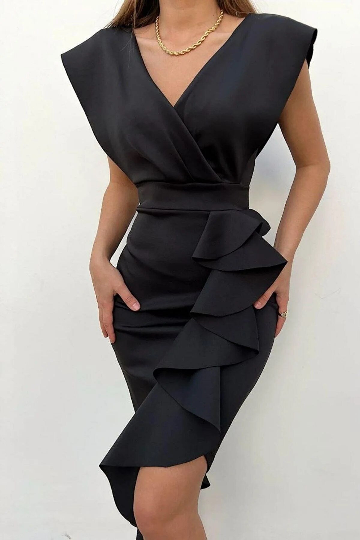 Deafox Siyah Scuba Kumaş Omuz Düşük Volanlı Midi Elbise