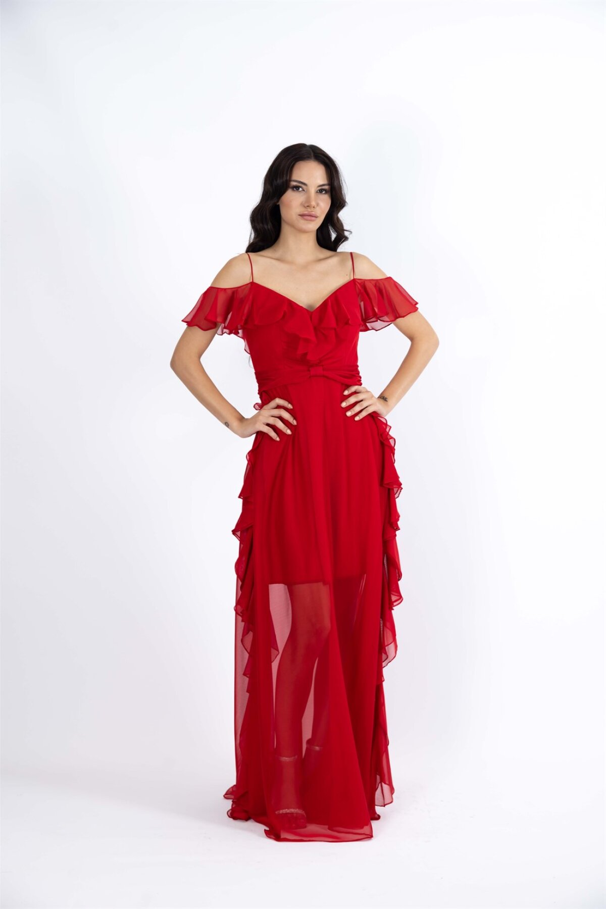 Egelin Kırmızı İp Askılı Yaka Detaylı Şifon Uzun Abiye Elbise