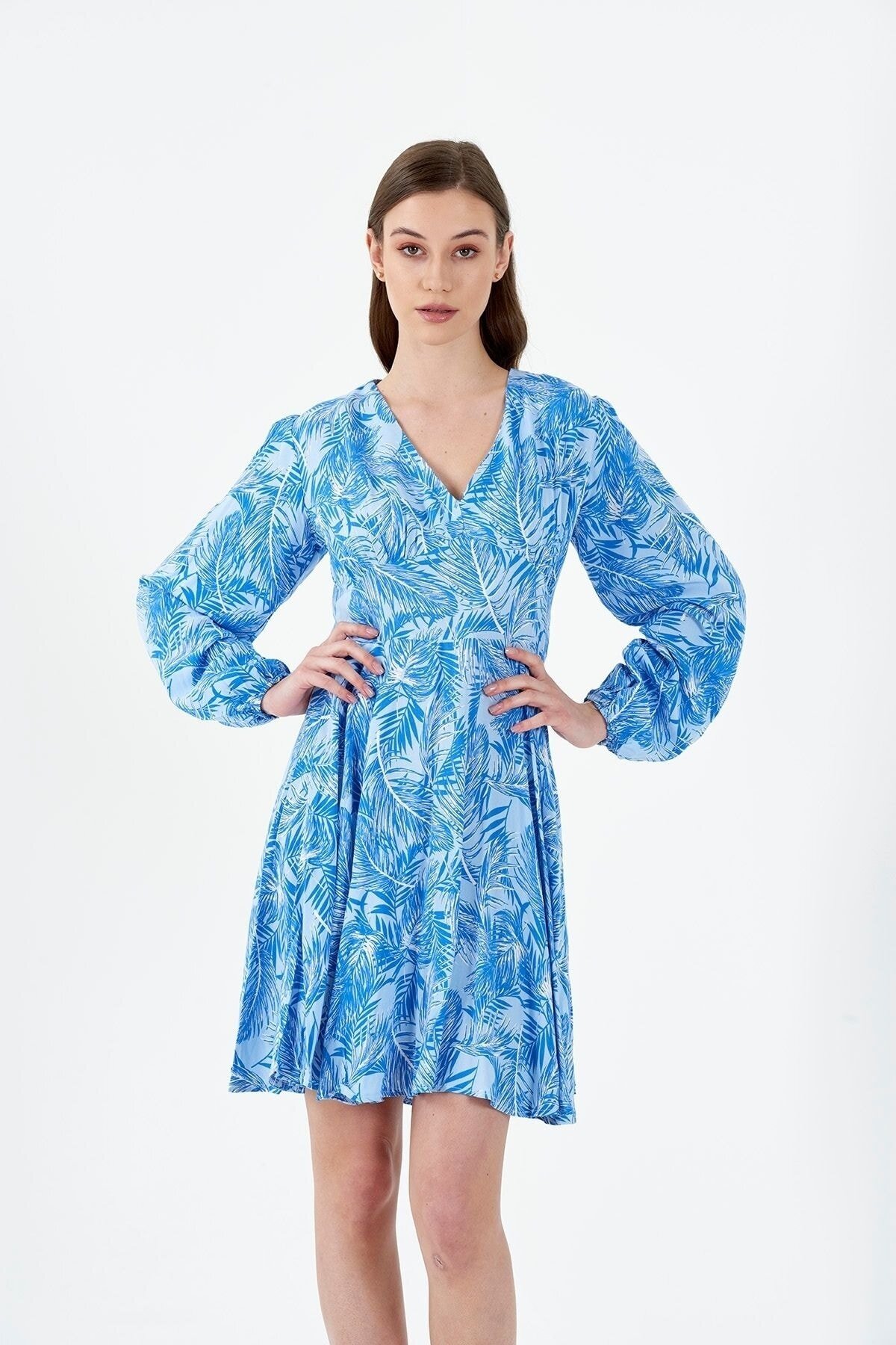Mylace Mavi Vikon Baskılı V Yaka Uzun Kollu Kol Ağzı Dökümlü Kesim Mini Kloş Elbise