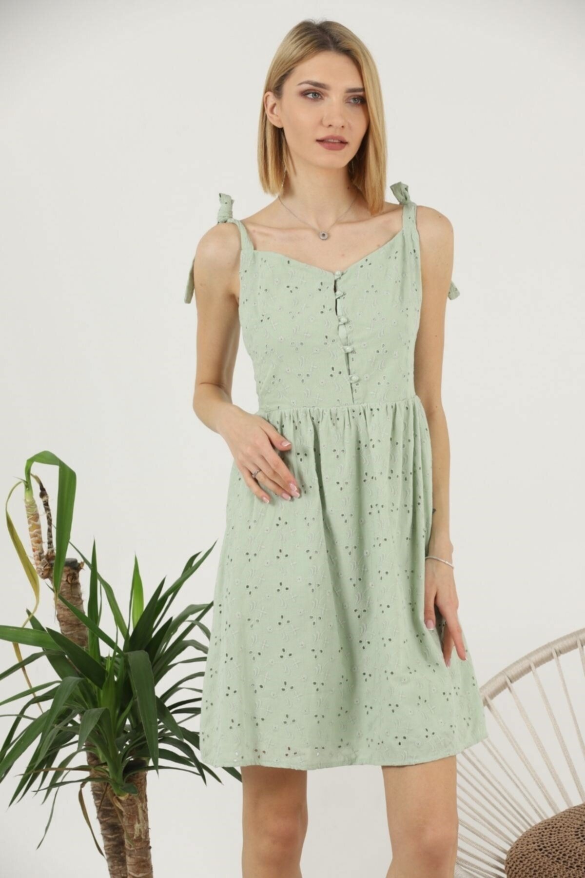 Mylace Mint Brode Omuzdan Bağlama Detaylı Askılı Belden Oturan Mini Elbise