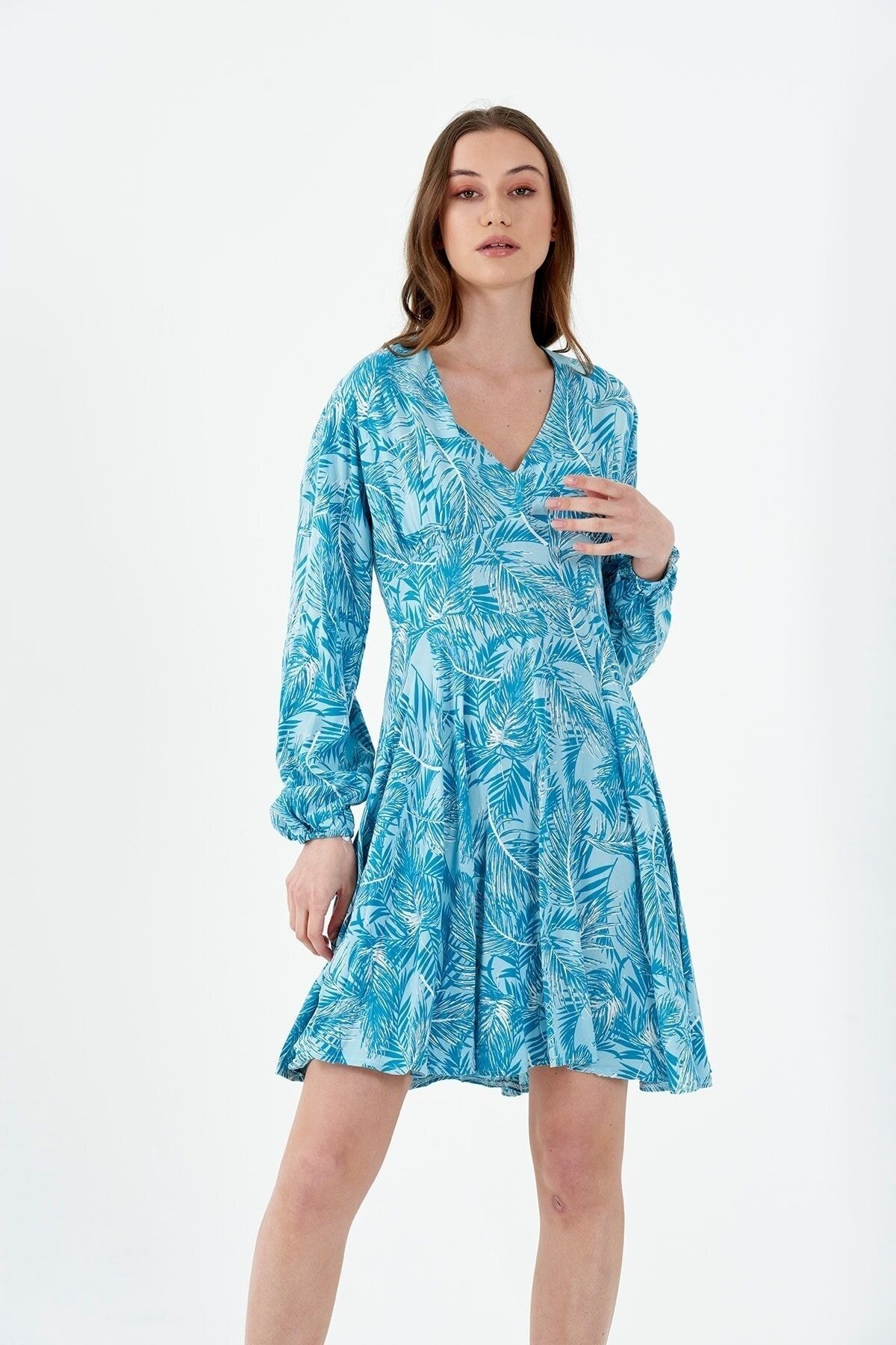 Mylace Su Yeşil Vikon Baskılı V Yaka Uzun Kollu Kol Ağzı Dökümlü Kesim Mini Kloş Elbise