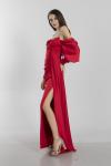 Kırmızı Straplez Yaka Düşük Kol Drape Detaylı Yırtmaçlı Saten Uzun Abiye Elbise