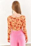 Turuncu Önü Bağlamalı Tül Detaylı Asimetrik Kesim Bluz