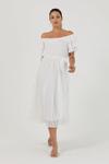 Beyaz Carmen Yaka Çekim Midi Elbise