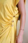 Safran Geniş Yakalı Yanları Düğmeli Sarı Midi Elbise
