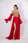 Straplez Kırmızı Kalp Yaka Takma Kol Yırtmaçlı Saten Uzun Abiye Elbise