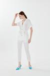 Beyaz Kemer Detaylı Gömlek Yaka Bluz Beli Lastikli Havuç Pantolon Aerobin Takım