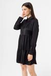 Siyah Düğmeli Kısa Saten Mini Elbise
