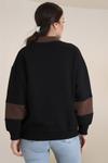 Siyah Yakalı Uzun Kollu Sweatshirt