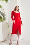 Kırmızı Yırtmaçlı Midi Elbise