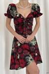 Kırmızı Siyah Çiçek Desenli Madonna Yaka Dokuma Viskon Mini Elbise