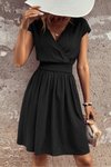 Siyah Kısa Kollu Beli Gipeli Kruvaze Yaka Bürümcük Kumaş Midi Elbise