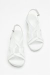 Beyaz Çapraz Bantlı Sandalet