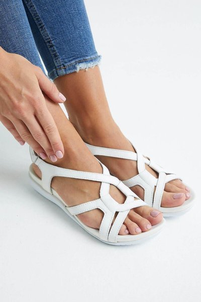 Beyaz �Çapraz Bantlı Sandalet