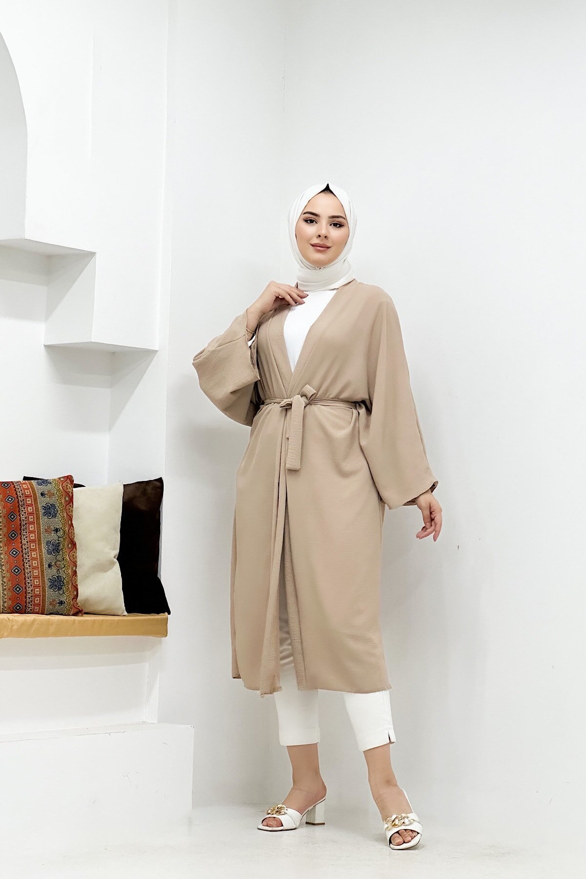 Bej Kuşaklı Aerobin Geniş Kollu Oversize Uzun Kimono - Cng Moda
