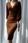 Kahverengi Krep Kumaş Uzun Kollu Kruvaze Yaka Midi Elbise