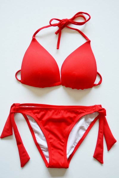 Bordo Üçgen Yarım Dolgulu Kırmızı Bikini Takım