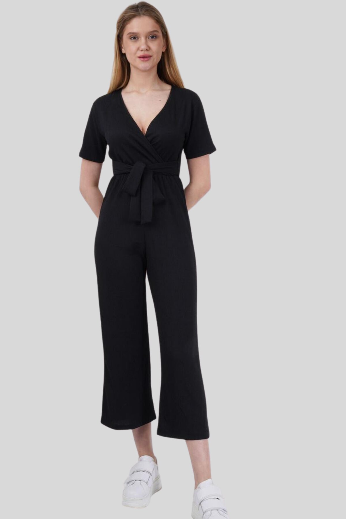 Siyah Kruvaze Yaka Kısa Kol Kuşaklı Tulum - Butik Buruç