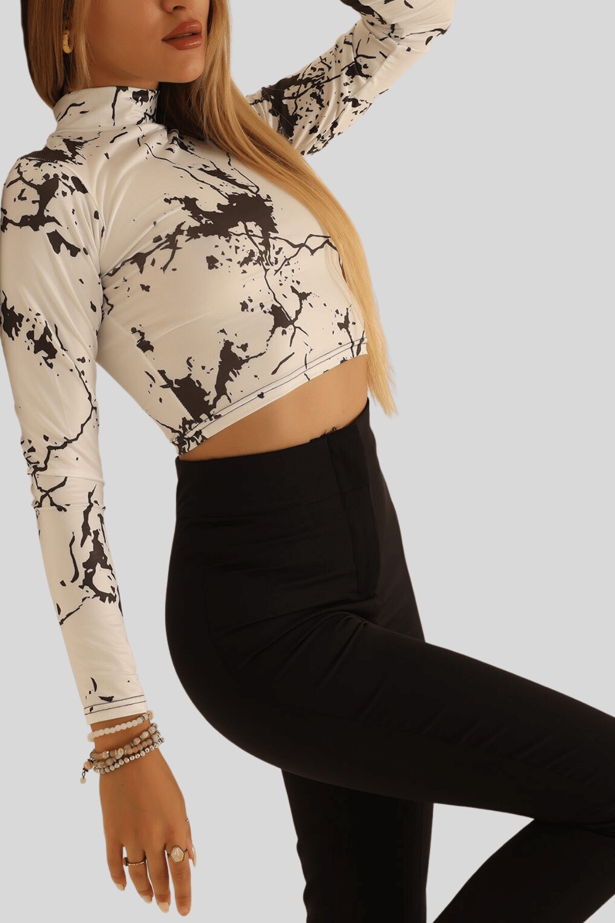 Beyaz Desenli Sandy Crop Bluz - GECCE