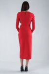 Kırmızı Yırtmaçlı Tokalı Midi Elbise