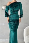 Yeşil Tek Omuzlu Açık Detay Kadife Kumaş Uzun Kol Abiye Elbise