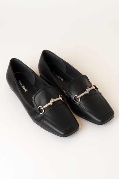 Siyah Cilt Taş Tokalı Ayakkabı