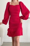 Kırmızı Kare Yaka Uzun Kol Büzgü Detay Eteği Katlı Midi Elbise