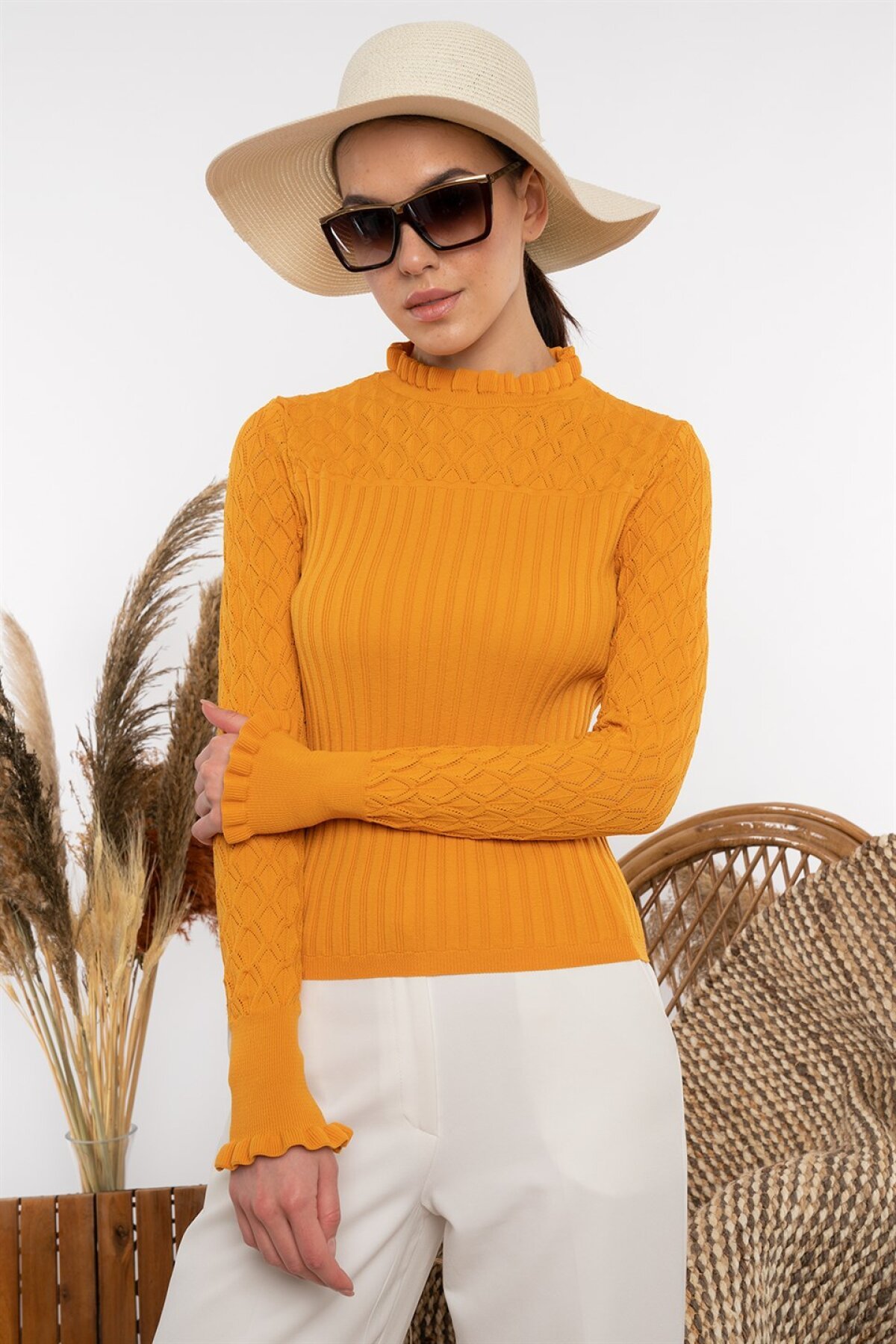 Hardal Boğazı Fırfırlı Önü Ajurlu Kazak - AQE FASHION