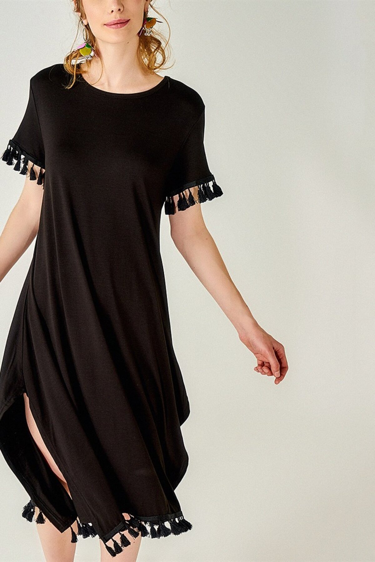 Siyah Püsküllü Yandan Yırtmaçlı Midi Elbise - AQE FASHION