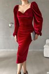 Kırmızı Prenses Kol Yırtmaç Detaylı Kalp Yaka Midi Boy Kadife Kumaş Elbise