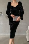 Siyah Prenses Kol Yırtmaç Detaylı Kalp Yaka Midi Boy Kadife Kumaş Elbise