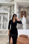 Siyah Kadife V Yaka Yırtmaçlı Bel Detaylı Vilyur Midi Abiye Elbise