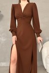 Kahverengi Krep Kumaş Önü Düğüm Detay Uzun Kollu Çift Yırtmaçlı Abiye Elbise