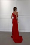 Kırmızı Tek Omuzlu Yırtmaç Detay Taşlı Asimetrik Yaka İthal Krep Kumaş Uzun Abiye Elbise
