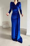 Saks Mavisi İnci Detaylı Kruvaze Yaka Uzun Kol Kuyruklu Kadife Kumaş Abiye Elbise