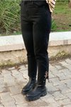 Siyah Yırtmacı Zımbalı Denim Pantolon