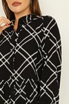 Siyah Kareli Önden Düğmeli Eteği Volanlı Mini Gömlek Elbise