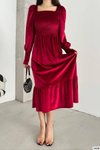 Kırmızı Kare Yaka Gipeli Kol Detay Uzun Kadife Kumaş Midi Elbise
