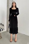 Siyah Kare Yaka Gipeli Kol Detay Uzun Kadife Kumaş Midi Elbise