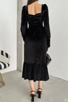 Siyah Kare Yaka Gipeli Kol Detay Uzun Kadife Kumaş Midi Elbise